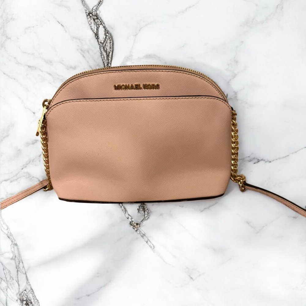 Michael Kors Jet Set Travel Medium Dome Crossbody Bag in Pink